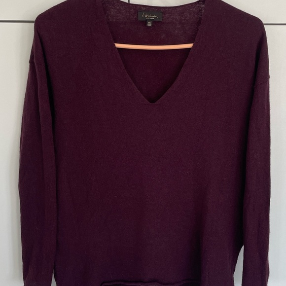 😊 _Babaton Wool Linen Blend V-Neck Sweater - Deep Burgundy  • Size Small - Picture 2 of 15